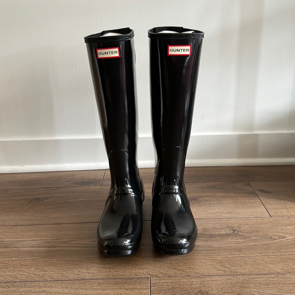 * NEVER BEEN WORN* HUNTER ADJUSTABLE BACK GLOSS WATERPROOF RAIN BOOT